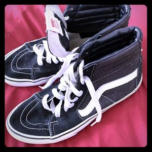 Men’s/Women’s Black and White Vans